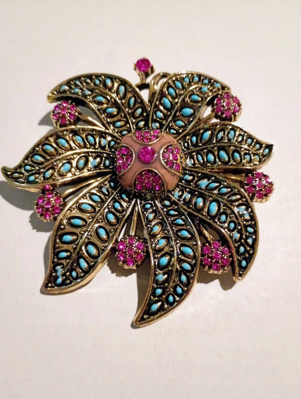 New Vintage-Inspired Floral Brooch with Turquoise and Fuchsia Accents